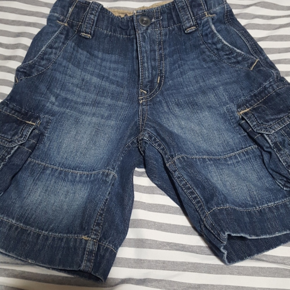 🍁Boys shorts size 5